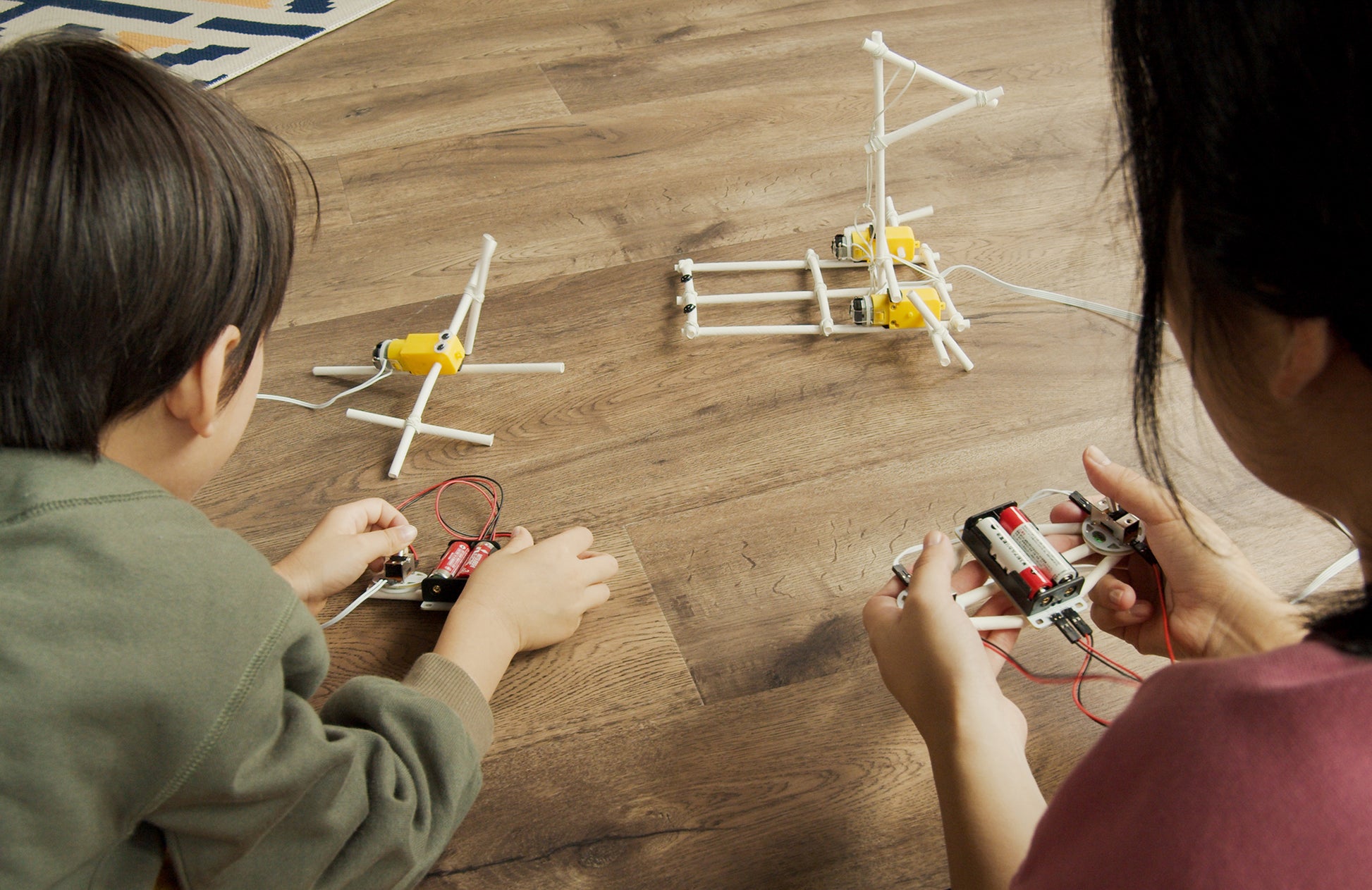 ユカイなぼうけんクラフトキットでいろんな形のオリジナルロボットを作って遊ぼう!