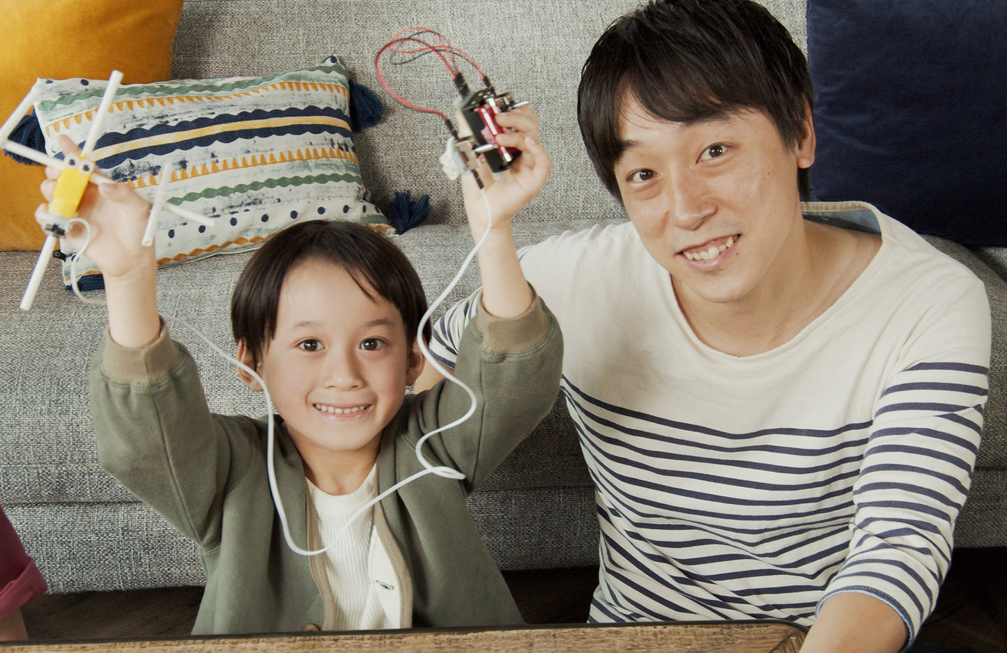 ユカイなぼうけんクラフトキットでいろんな形のオリジナルロボットを作って遊ぼう!