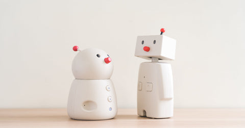 【徹底比較】BOCCO vs BOCCO emo｜新生活、新小学1年生のわが子にぴったりのロボットはどっち？