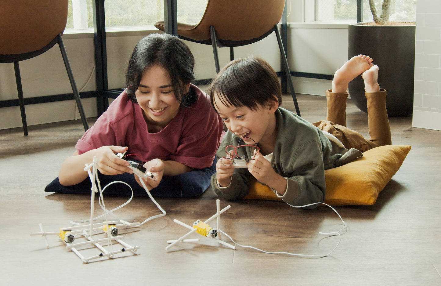 ユカイなぼうけんクラフトキットでいろんな形のオリジナルロボットを作って遊ぼう！